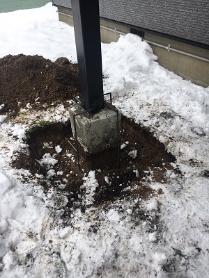 江別市のアパート外部鉄骨修繕工事とコンクリート基礎増し