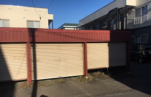 江別市で独立ガレージの手動シャッターの交換工事