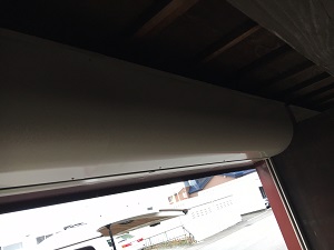 江別市で独立ガレージの手動シャッターの交換工事