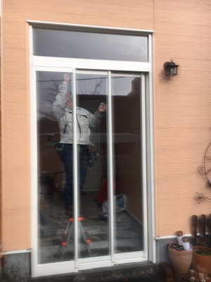 札幌市西区でI型の特注　２４００ドア上吊り　玄関フード工事