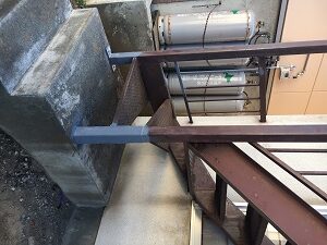 札幌市,東区での鉄骨階段の腐れによる修繕工事
