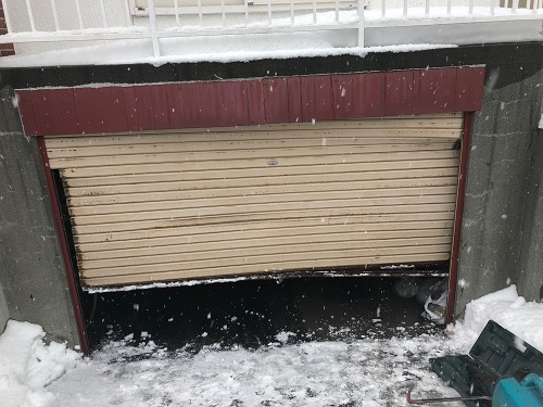 シャッター修理　札幌市白石区　車でぶつける