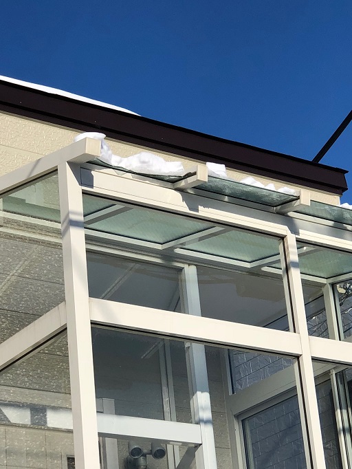 割れちゃったー風除室のガラス現調