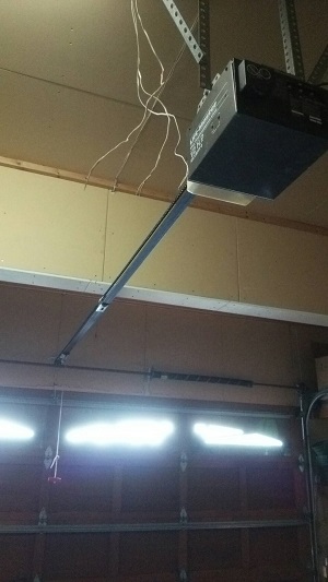 輸入ガレージドアのモーター＆トロリーレール交換