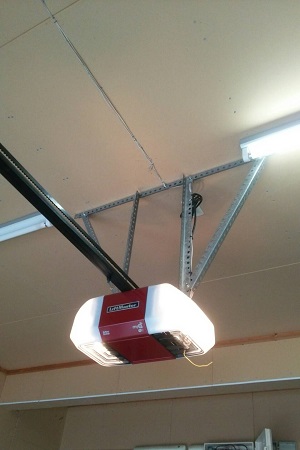 輸入ガレージドアのモーター＆トロリーレール交換