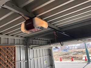 希少！なスイングアップ式のモーター交換《リフトマスター》