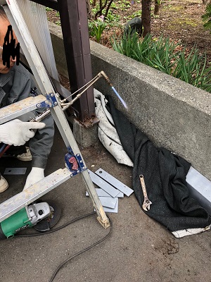 札幌市厚別区で鉄骨ガレージの腐った柱の修繕