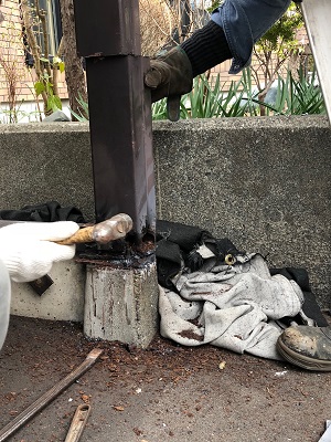 札幌市厚別区で鉄骨ガレージの腐った柱の修繕