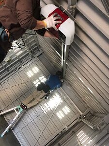 希少！なスイングアップ式のモーター交換《リフトマスター》