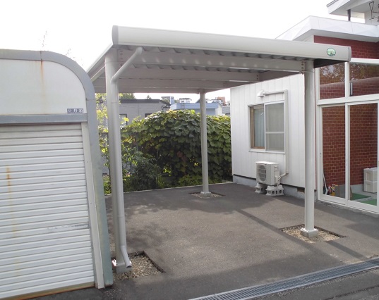 カーポートの商談が込み合っております。