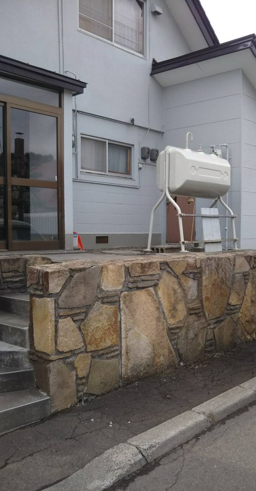 斜めになった石の塀を壊してブロック塀への現調見積り