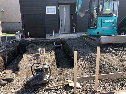 凍上でカスケードガレージが曲がってきたので基礎作り