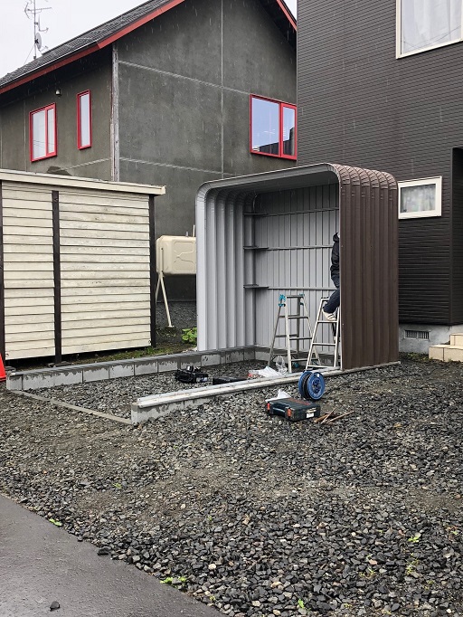 凍上でカスケードガレージが曲がってきたので基礎作り