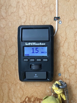 石狩市樽川　既存木製～輸入電動スチールドアに変更です。お洒落です