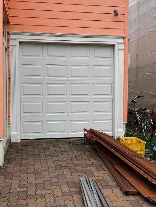 石狩市樽川　既存木製～輸入電動スチールドアに変更です。お洒落です