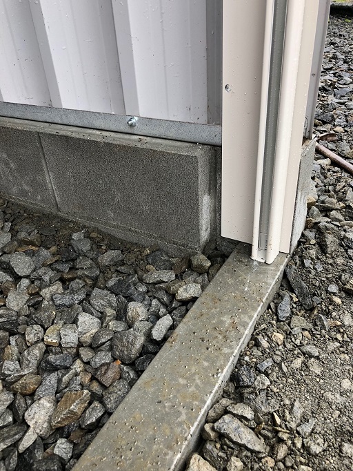 凍上でカスケードガレージが曲がってきたので基礎作り