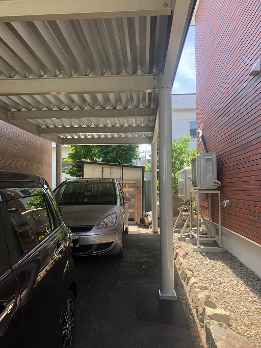 札幌市厚別区　縦２台用　鉄骨カーポート完成　①