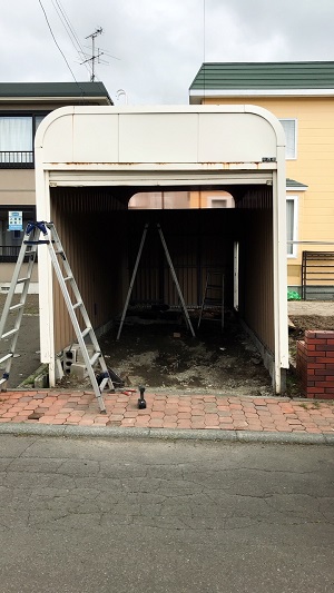 江別市で簡易ガレージの交換工事です