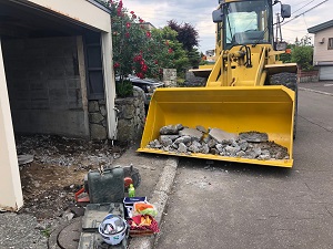 札幌市厚別区でガレージ内部コンクリート解体撤去、ハツリ工事