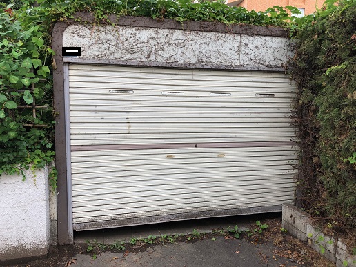 簡易ガレージのシャッター交換とオーダーガレージにもシャッター付きました
