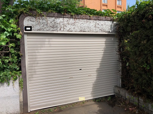 簡易ガレージのシャッター交換とオーダーガレージにもシャッター付きました
