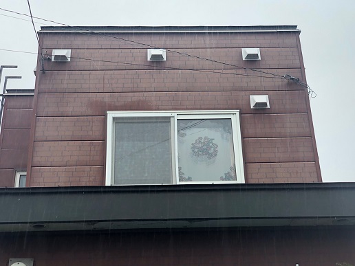 お盆中の１３日に施工していました。手稲区、換気フード交換です