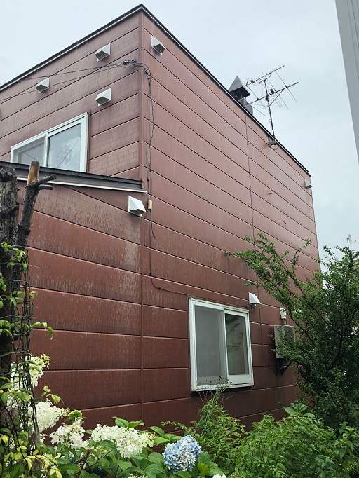 お盆中の１３日に施工していました。手稲区、換気フード交換です