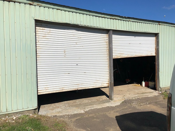 台風の影響でシャッターが忙しい