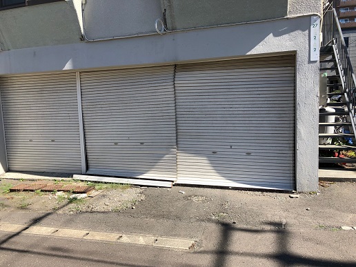 台風の影響でシャッターが忙しい