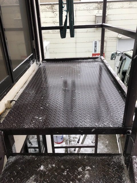 東区にてユニットハウスの2F踊り場の交換　鉄骨修繕工事