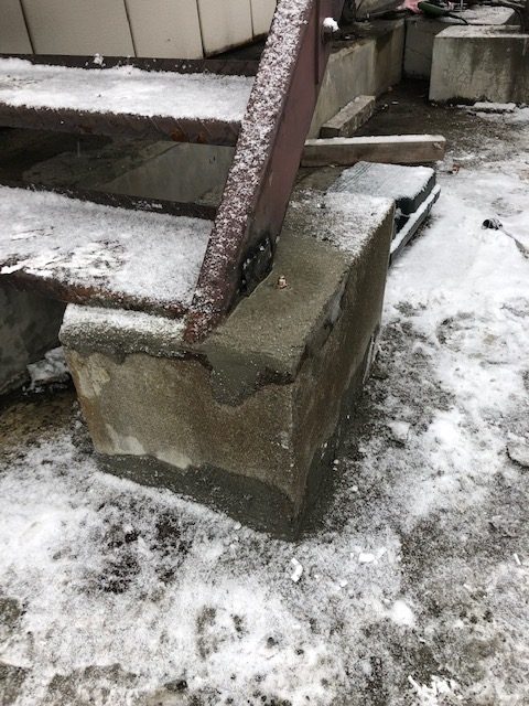 東区にてユニットハウスの2F踊り場の交換　鉄骨修繕工事