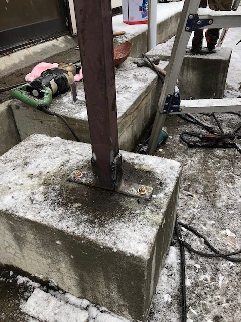 東区にてユニットハウスの2F踊り場の交換　鉄骨修繕工事