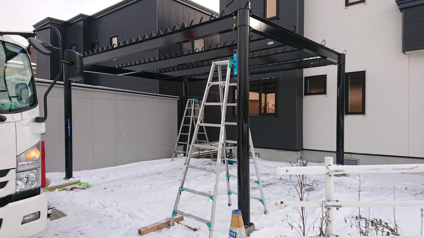 今年度の鉄骨カーポート現場ラスト２完了です