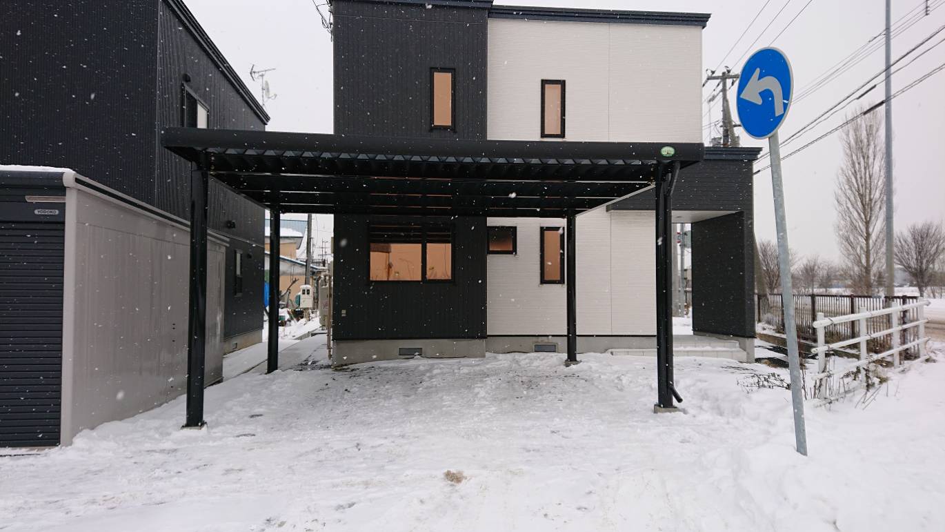 今年度の鉄骨カーポート現場ラスト２完了です