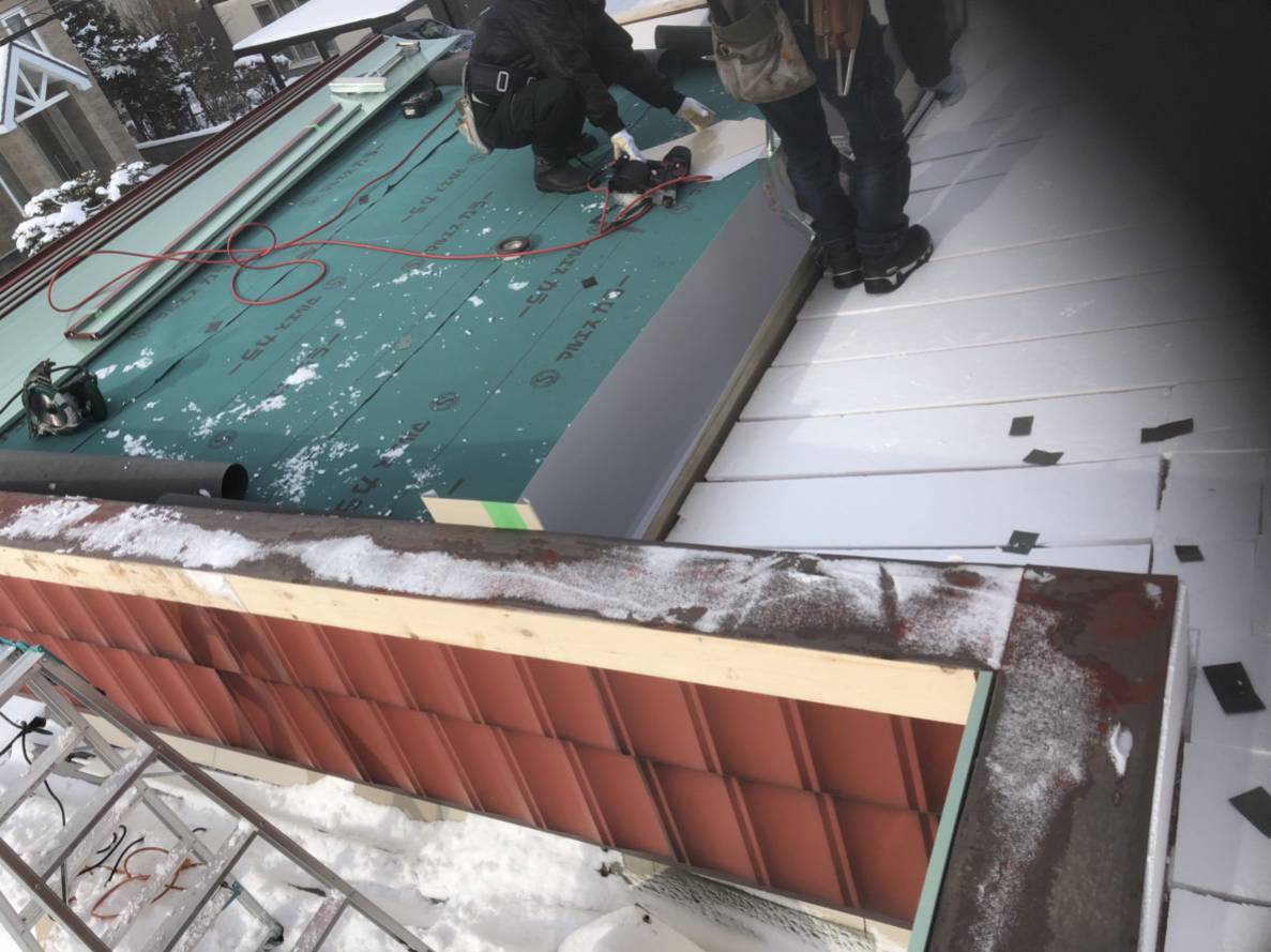 今年度最後の屋根吹き替え工事+雨樋外し工事完了しました