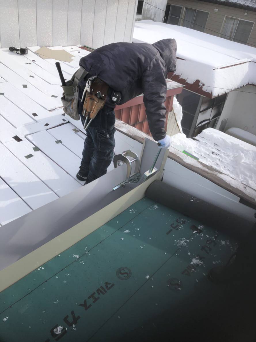 今年度最後の屋根吹き替え工事+雨樋外し工事完了しました