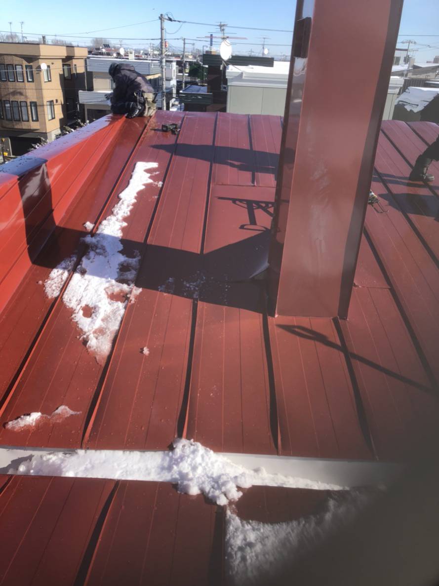 今年度最後の屋根吹き替え工事+雨樋外し工事完了しました