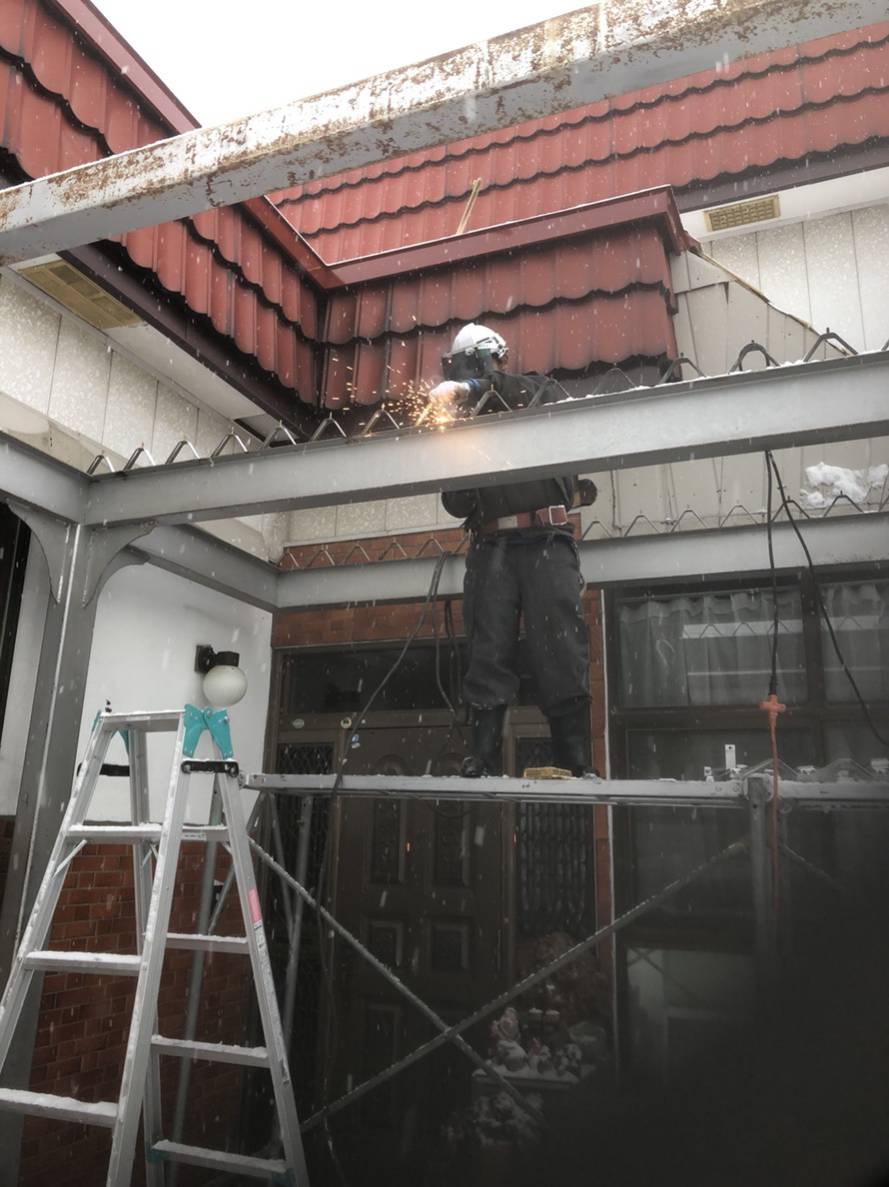 今年度最後の屋根吹き替え工事+雨樋外し工事完了しました