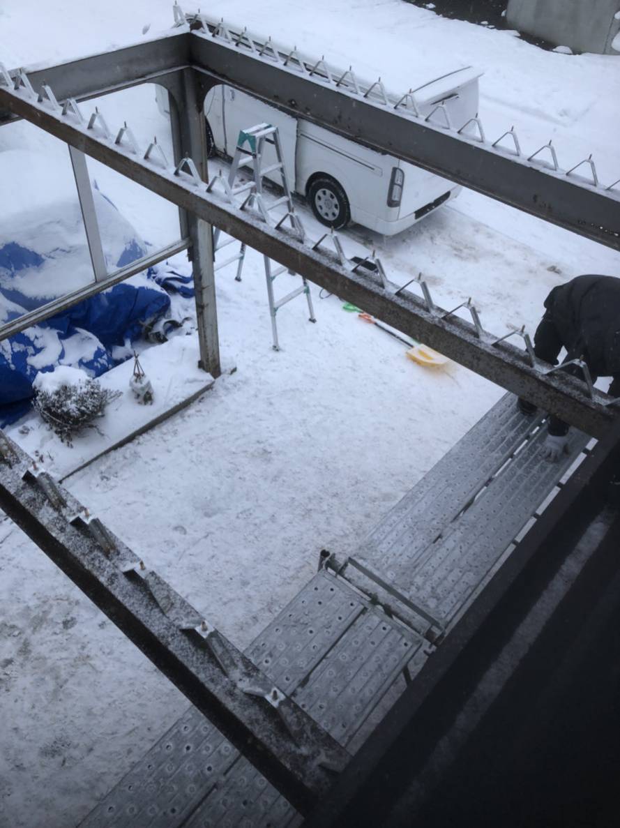 今年度最後の屋根吹き替え工事+雨樋外し工事完了しました