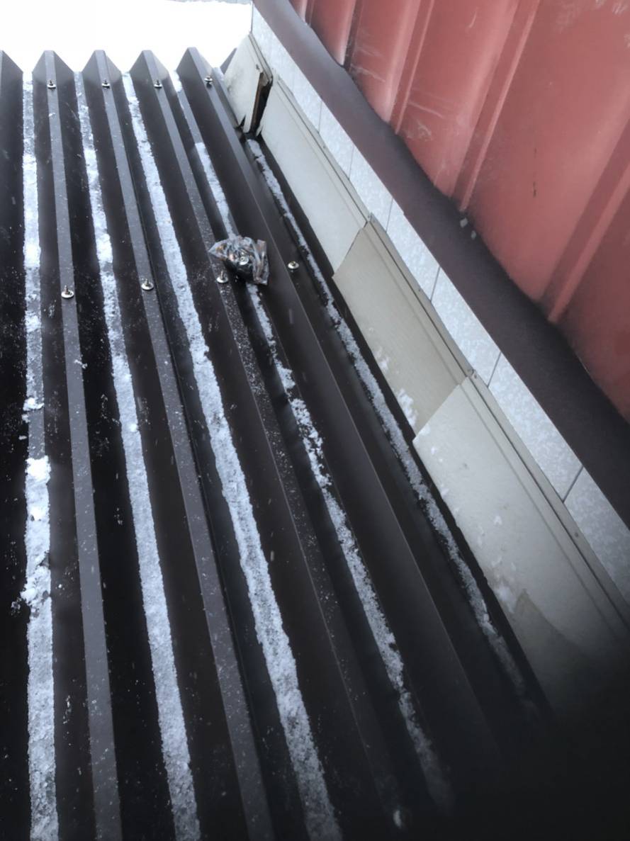 今年度最後の屋根吹き替え工事+雨樋外し工事完了しました