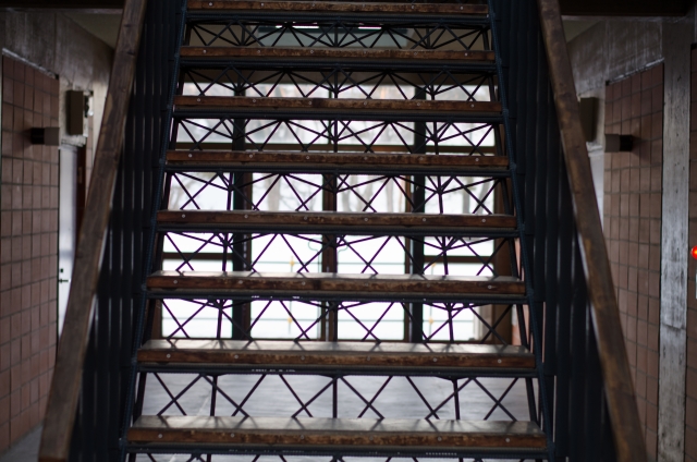 アパートの外部階段などが古くなってきたら？