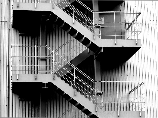 錆びや変形した鉄骨階段の修理方法の選び方