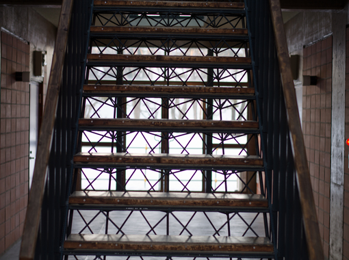 鉄骨階段の耐用年数と危険かどうか見分けるポイント