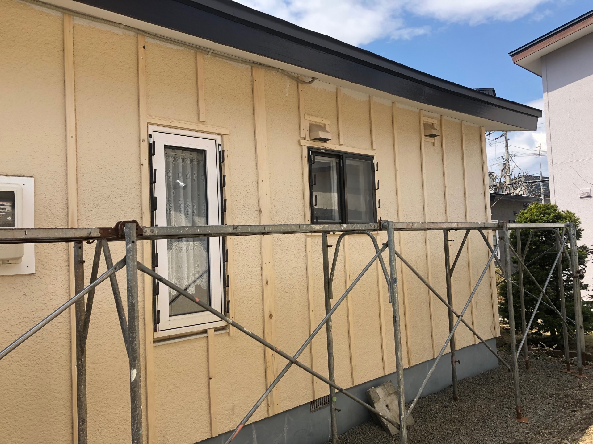 札幌市厚別区, サイディング工事、屋根塗装工事完了しました。