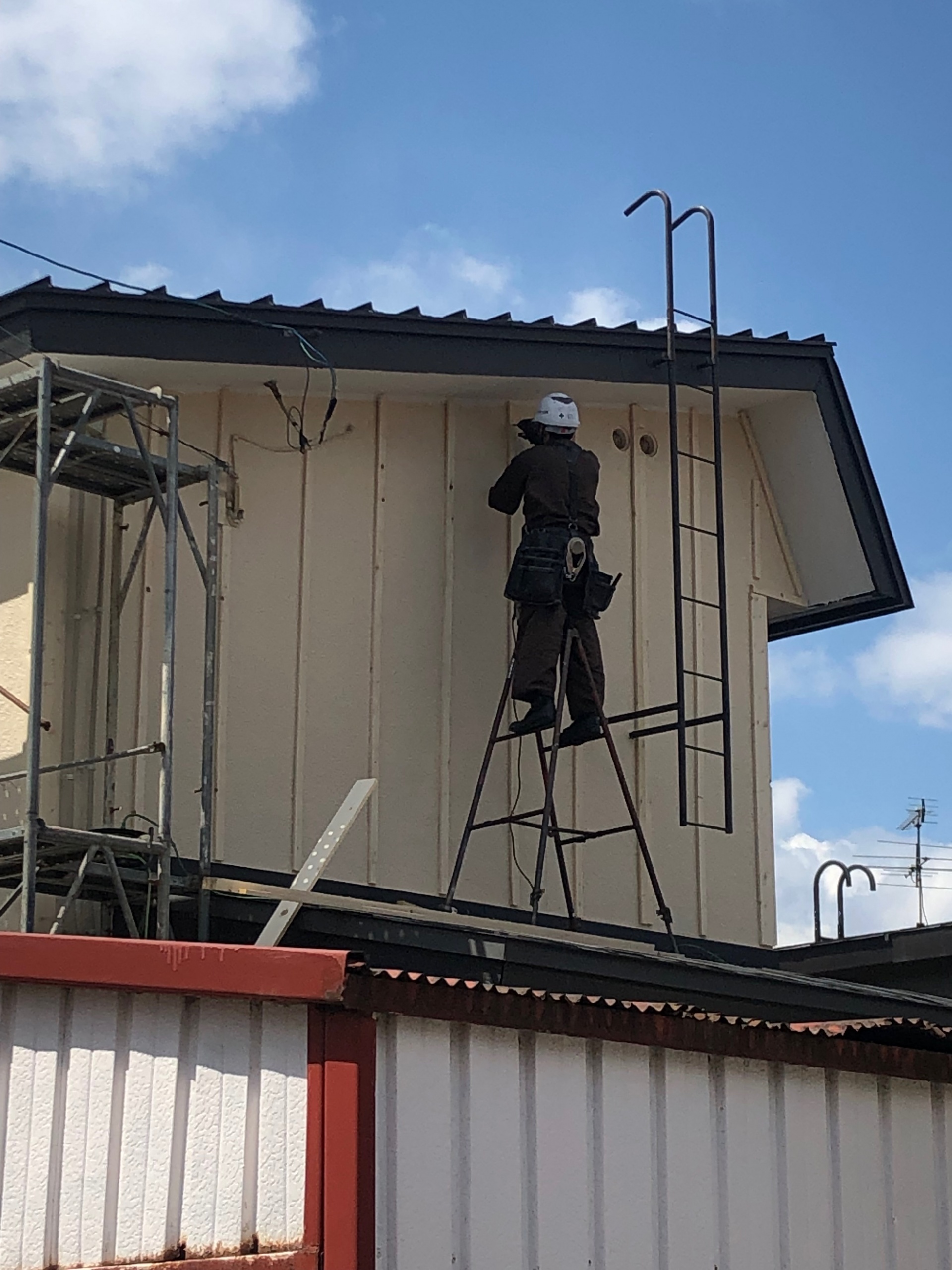 札幌市厚別区, サイディング工事、屋根塗装工事完了しました。