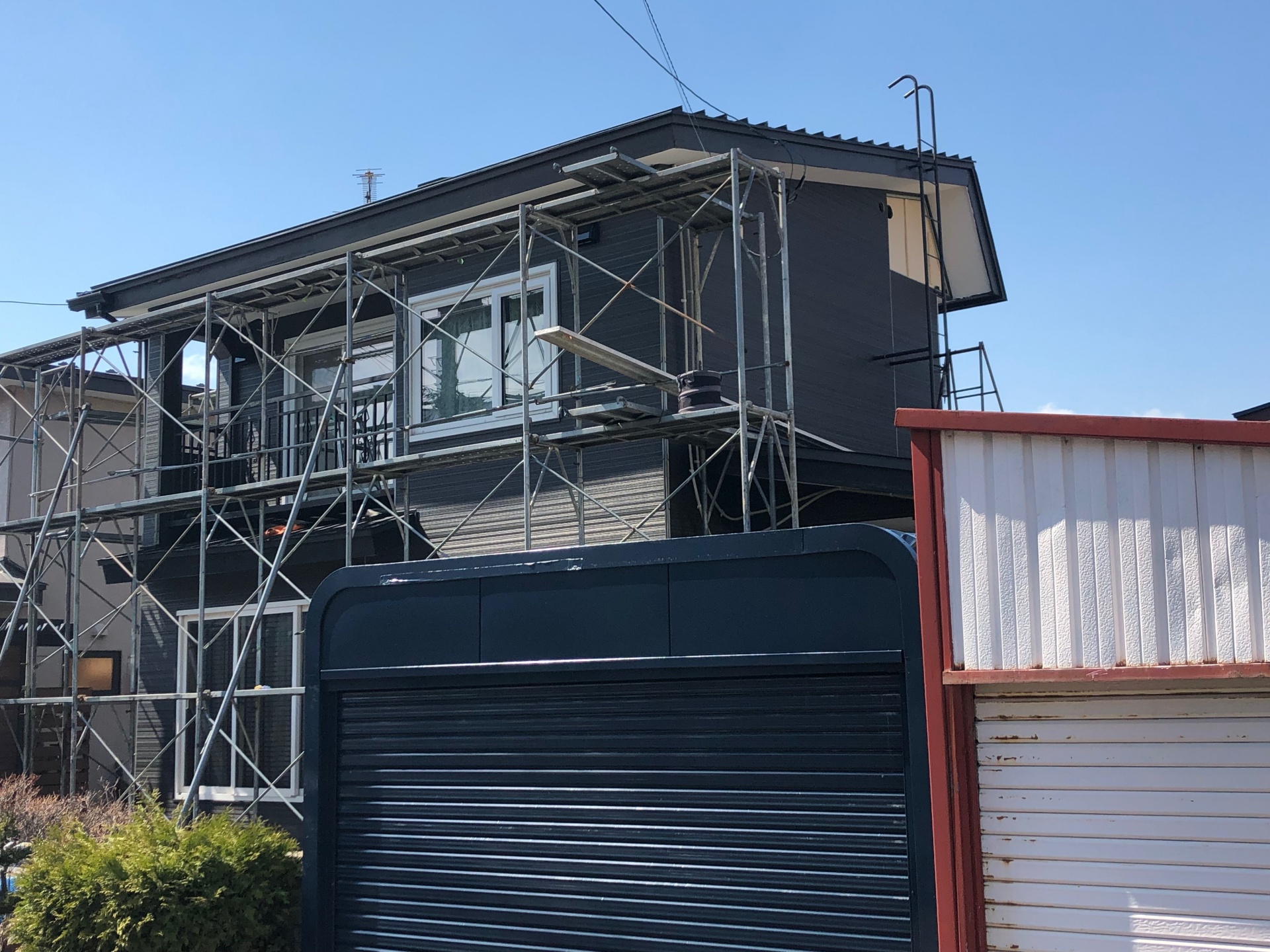 札幌市厚別区, サイディング工事、屋根塗装工事完了しました。