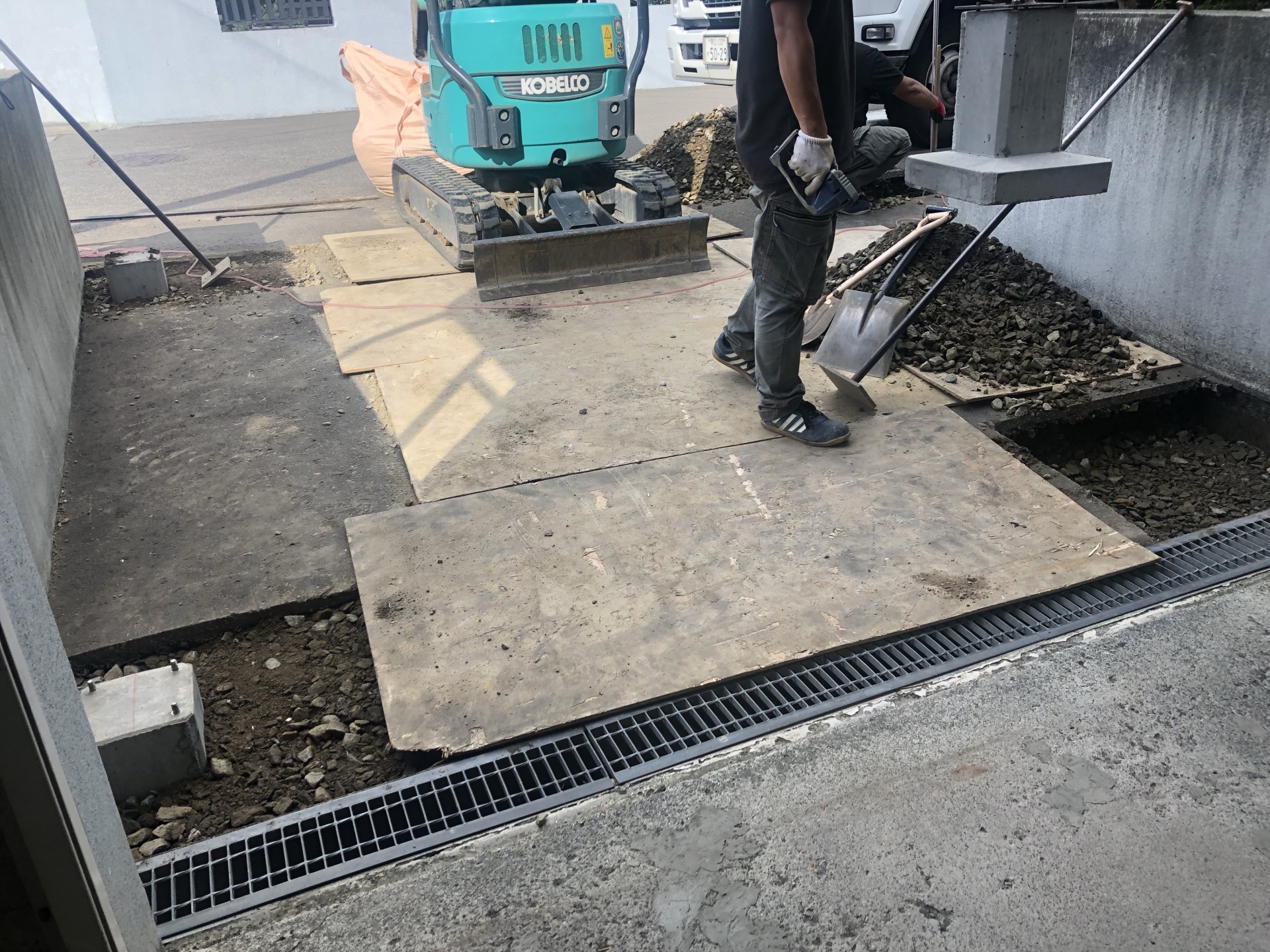 札幌市西区S様中川製作所一台用カーポートジグイ工事