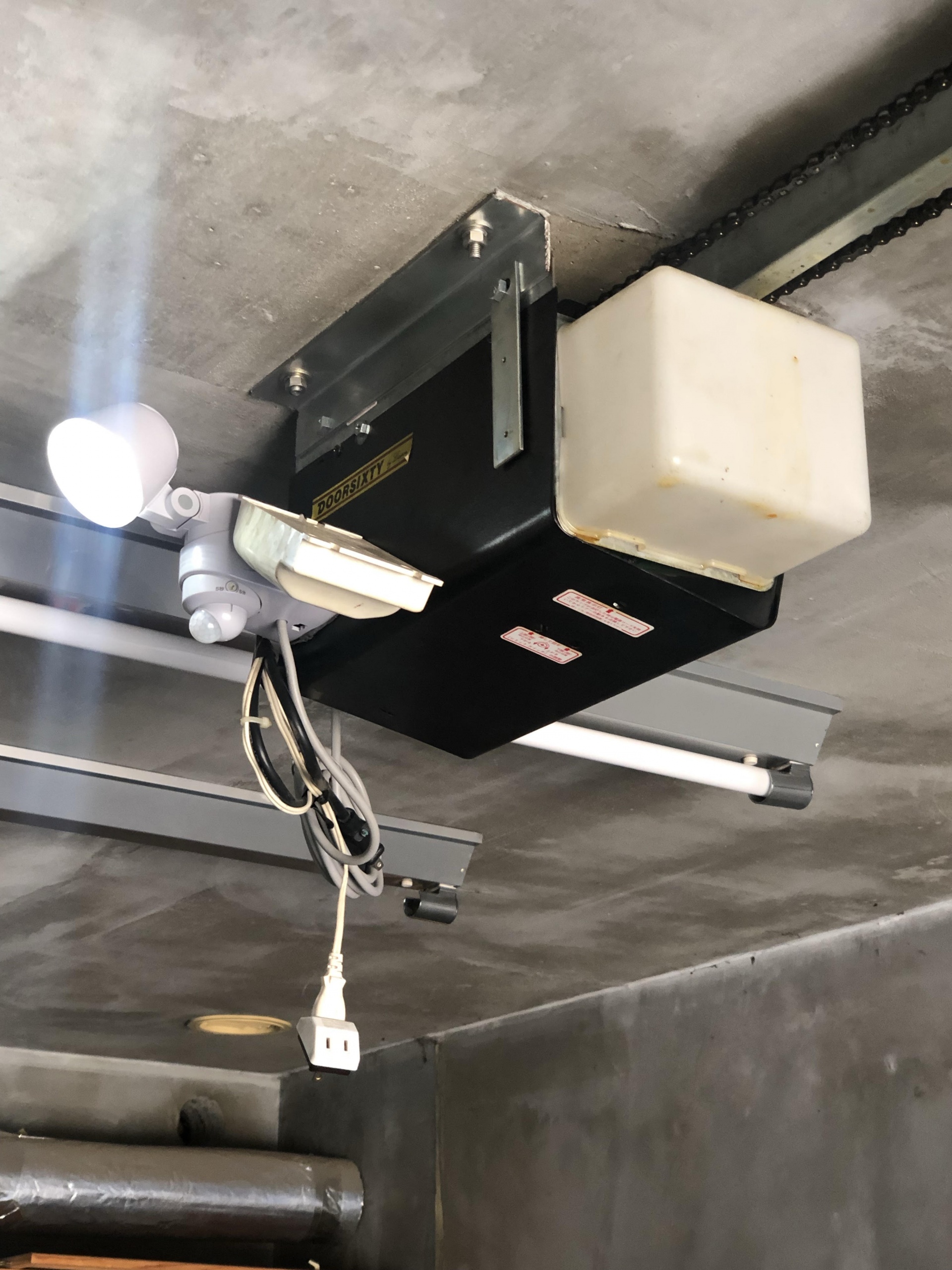 札幌市清田区O様 輸入ガレージドア工事(シャッタートロリー&モーター交換)