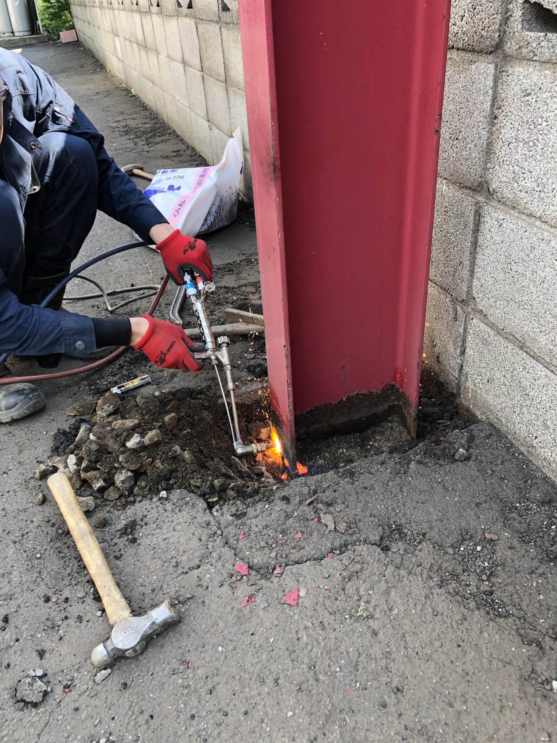 手稲区曙のマンション鉄骨階段修理＋入口の鉄骨門の撤去をいたしました