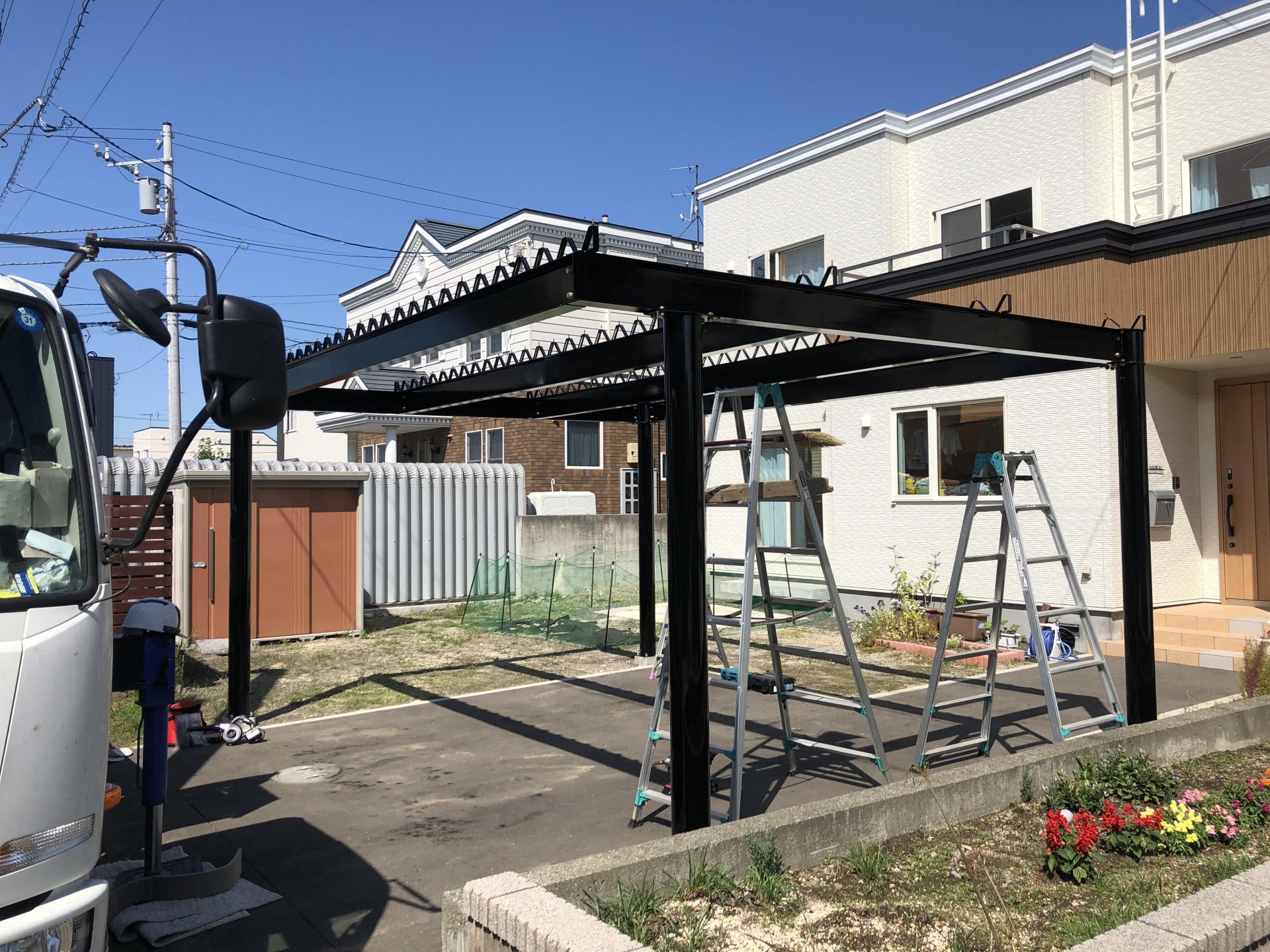 札幌市北区 中川製作所 鉄骨カーポート二台用 ブラック設置工事